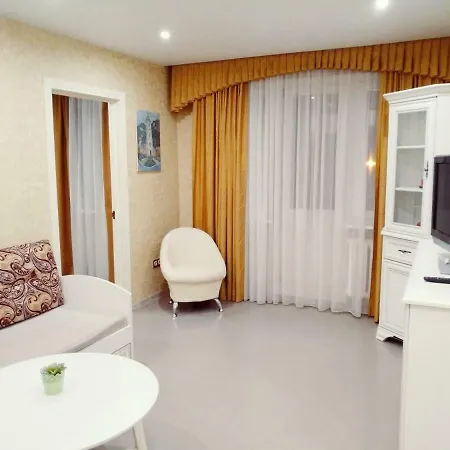 Apartnet. центр у метро - золотая горка Apartament *