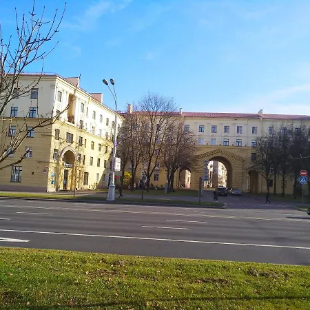 Apartnet. центр у метро - золотая горка Apartament Mińsk